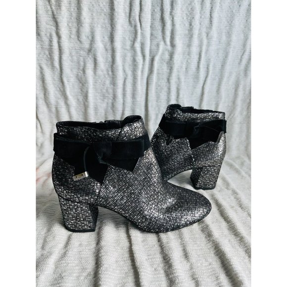 NWOB Alex Marie Mayleen Metallic Leather Ankle Bow Block Heel Booties - 6M - Picture 4 of 9
